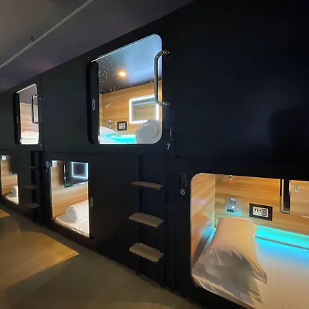 Capsule Hotel-2